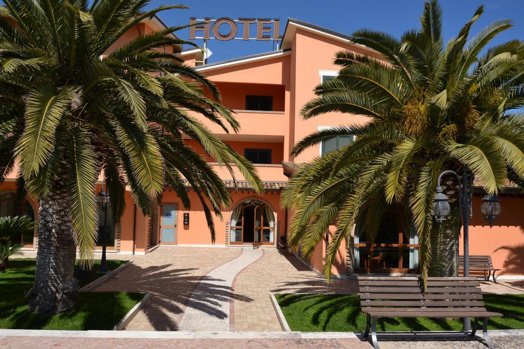 Villa Luigi Hotel & Restaurant Nuova Gestione Villa Rosa Di Martinsicuro ภายนอก รูปภาพ