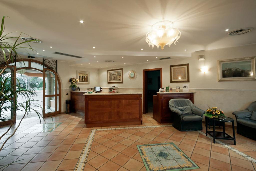 Villa Luigi Hotel & Restaurant Nuova Gestione Villa Rosa Di Martinsicuro ภายนอก รูปภาพ