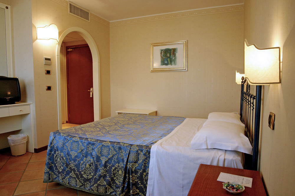 Villa Luigi Hotel & Restaurant Nuova Gestione Villa Rosa Di Martinsicuro ภายนอก รูปภาพ