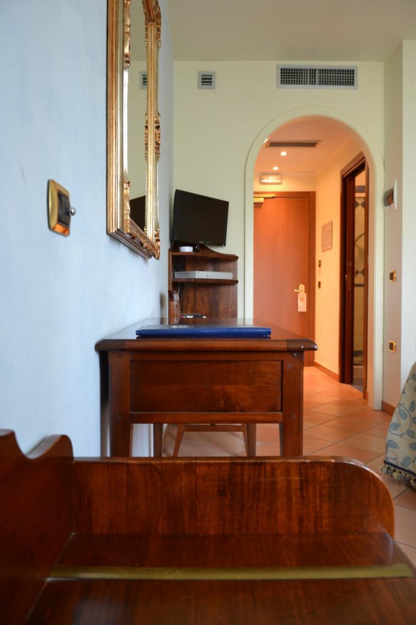 Villa Luigi Hotel & Restaurant Nuova Gestione Villa Rosa Di Martinsicuro ภายนอก รูปภาพ