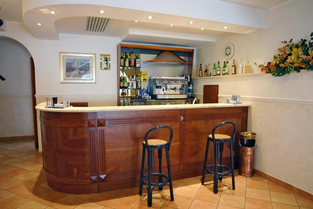 Villa Luigi Hotel & Restaurant Nuova Gestione Villa Rosa Di Martinsicuro ภายนอก รูปภาพ